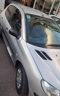 پژو ۲۰۶ مدل ۸۹ یک لکه رنگ جزیی