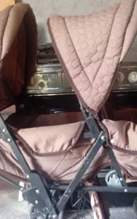 کالسکه دوقلو