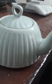 قوری وفنجان وقندان