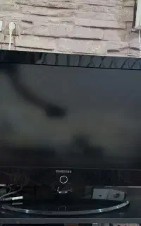 تلویزیون سامسونگ کاملا سالم در حد نو ۳۲