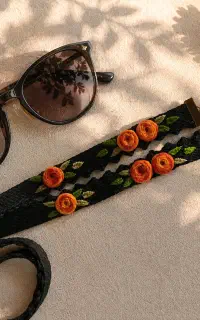 اکسسوری های دستساز و گلدوزی