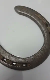 یک عدد نعل اسب کار کرده