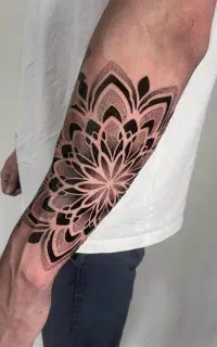 اجرای تتو بدن