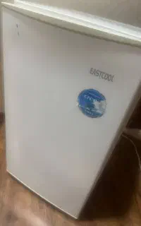 یخچال پنج فوت ایستکول