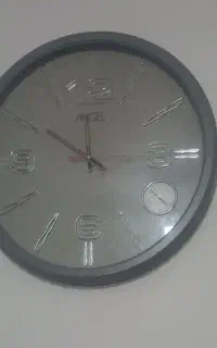 ساعت دیواری