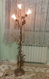 آباژور  ایستاده  لاله ای