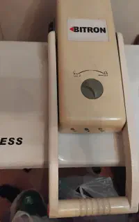 اتو بخار ایستاده بیرون آمریکایی