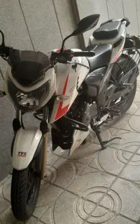 اپاچی ۲۰۰ مدل ۹۸ باصفر فرقی نداره