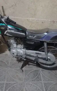 یک دستگاه موتور سیکلت بفروش میرسد