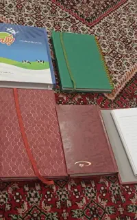 تعدادی دفتر نو و تمیز
