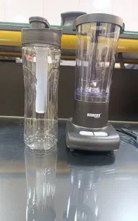 مخلوط کن همراه با شیکر