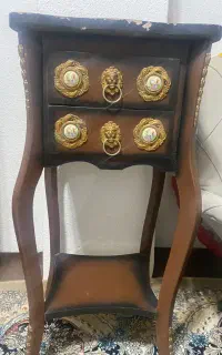 میز دو‌ کشو کلاسیک (میزنلفن)رنگ قهوه ای