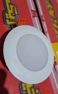 هالوژن ۹ وات