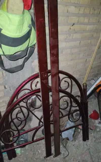 تخت فلزی