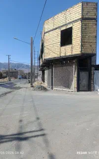 خانه همراه با دو مغازه سفت کاری شده حاجی آباد
