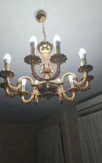 یک عدد لوستر برنجی طلایی