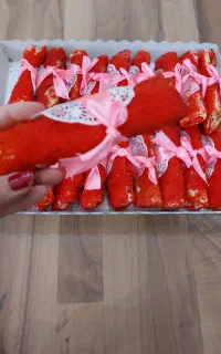 سفارش انواع دسر و فینگرفود پذیرفته میشود.