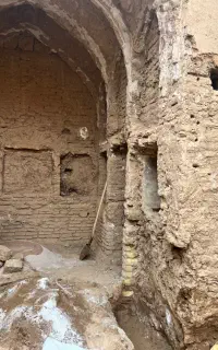 نیازمند گچ کار برای خونه خشتی گلی