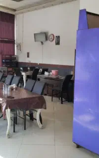 یک باب رستوران غذاخوری در میدان وحدت .