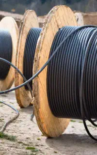 نیازمند پیمانکار عملیات کابل‌کشی فیبر نوری