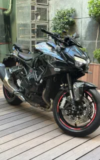 KAWASAKI ZH2 2023 سند  (cb1300 mt biking gsxs)