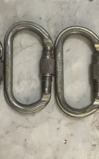کارابین پیچ فولادی پتزل petzl