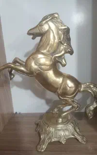 یک عدد اسب برنجی