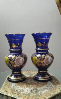 دو عدد گلدان و یه ظرف شکلات خوری