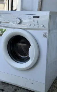 لباسشویی الجی ۷کیلویی سفید در حد نو