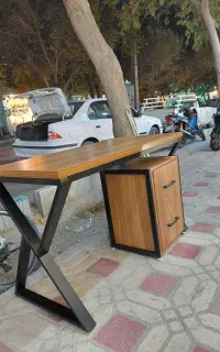 میز تحریر پایه x  فلز و ام دی اف همراه دو کشو