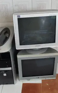 خریدار و فروشنده کامپیوتر کیس و مانیتور خراب