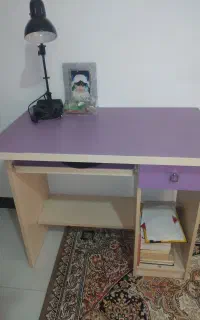 میز تحریر و کامپیوتر