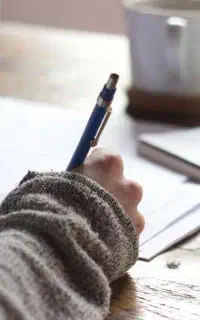ترجمه،تایپ،دستنویسی انجام میدم