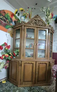 مبل ۹ نفره وبوفه وکمد و میز نهارخوری ۸ نفره