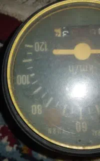 کیلومتر و راهنما فلزی