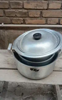 یک دیگ روحی و سه قابلمه
