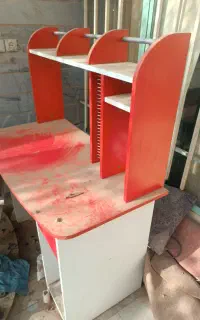 میز تحریر و کامپیوتر