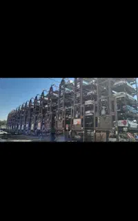 اپراتور و پارکبان پارکینگ مکانیزه عبدل آباد