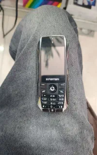 یک مبایل با مارک فراری اصلی