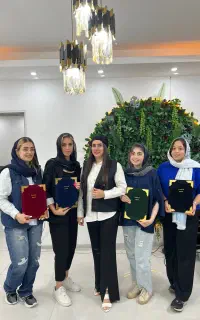 آموزش تخصصی کاشت ناخن با ارائه گواهینامه مستری