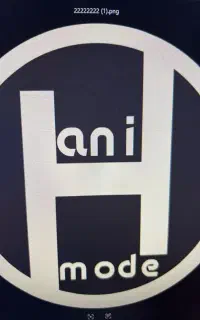 فروشنده و صندوق دار با تجربه خانم.