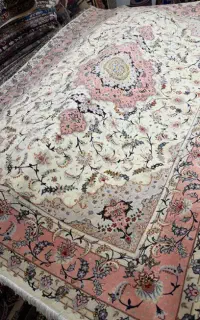 فرش ۶ متری تبریز تقی زاده درحدنو گل ابریشم