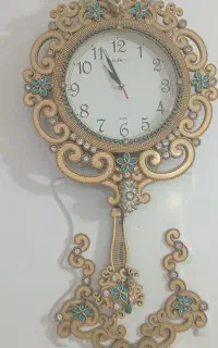 ساعت رنگ طلایی