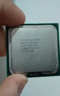 سی پی یو E5700