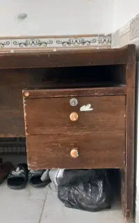 یک عدد میز مدیریت