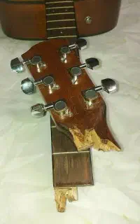 گیتار شکسته