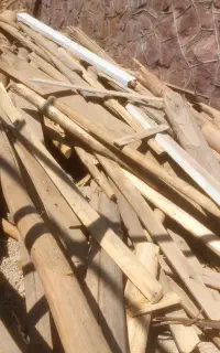 چوب و درب اتاق و بار