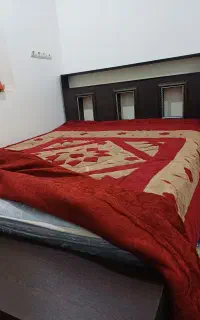تخت همراه با تشک