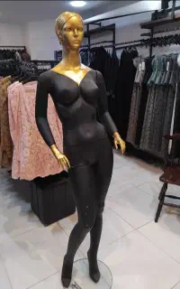 مانکن زنانه سالم تمیز