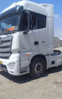 به یک همکارجوان ونیمه ماهردر خدمات برق و عیب یابی